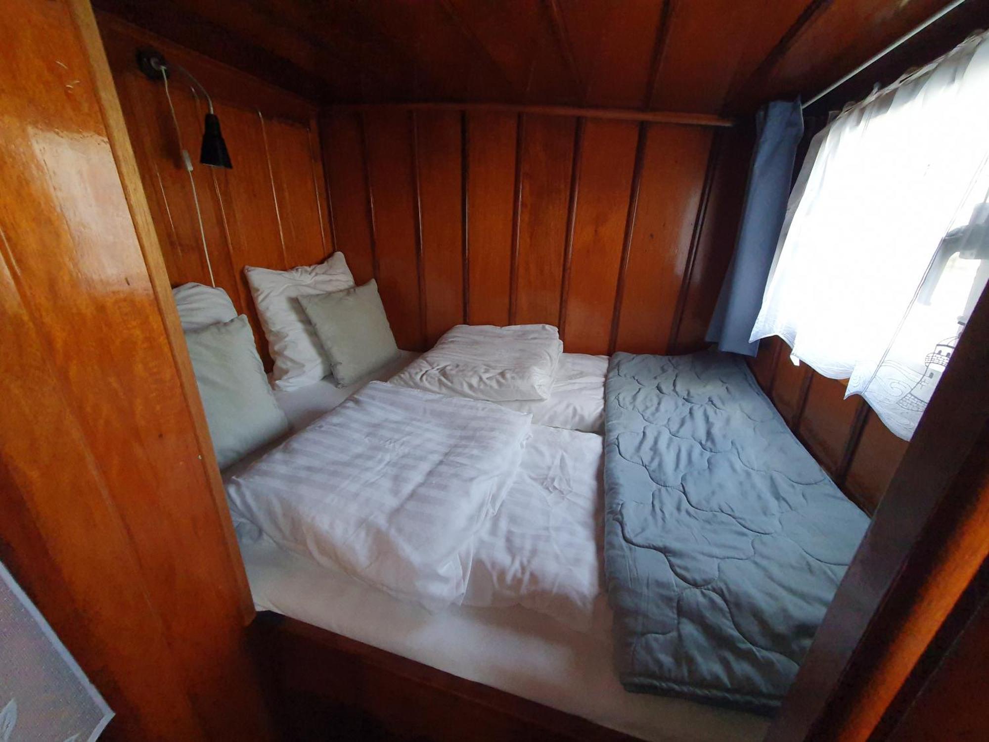 Houseboat Holiday Apartments Rotterdam Oda fotoğraf